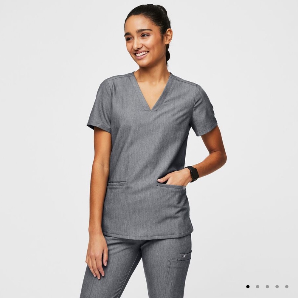 Figs Casma Three Pocket Scrub Top Gray Small